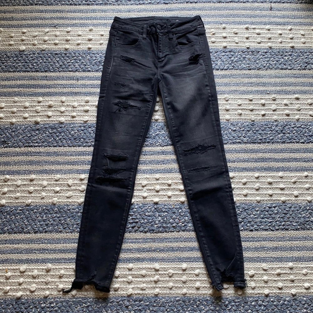 Black distressed skinny jeans